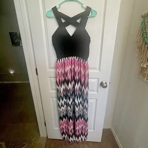 Maxi dress with cute criss cross strap detail